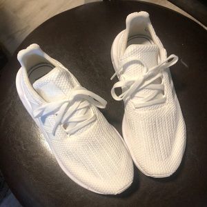 Adidas swift run kids size 3